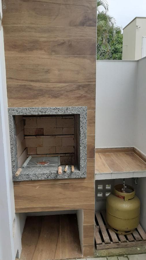 Excelente Sobrado Confortavel No Centro De Tijucas Proximo As Praias エクステリア 写真
