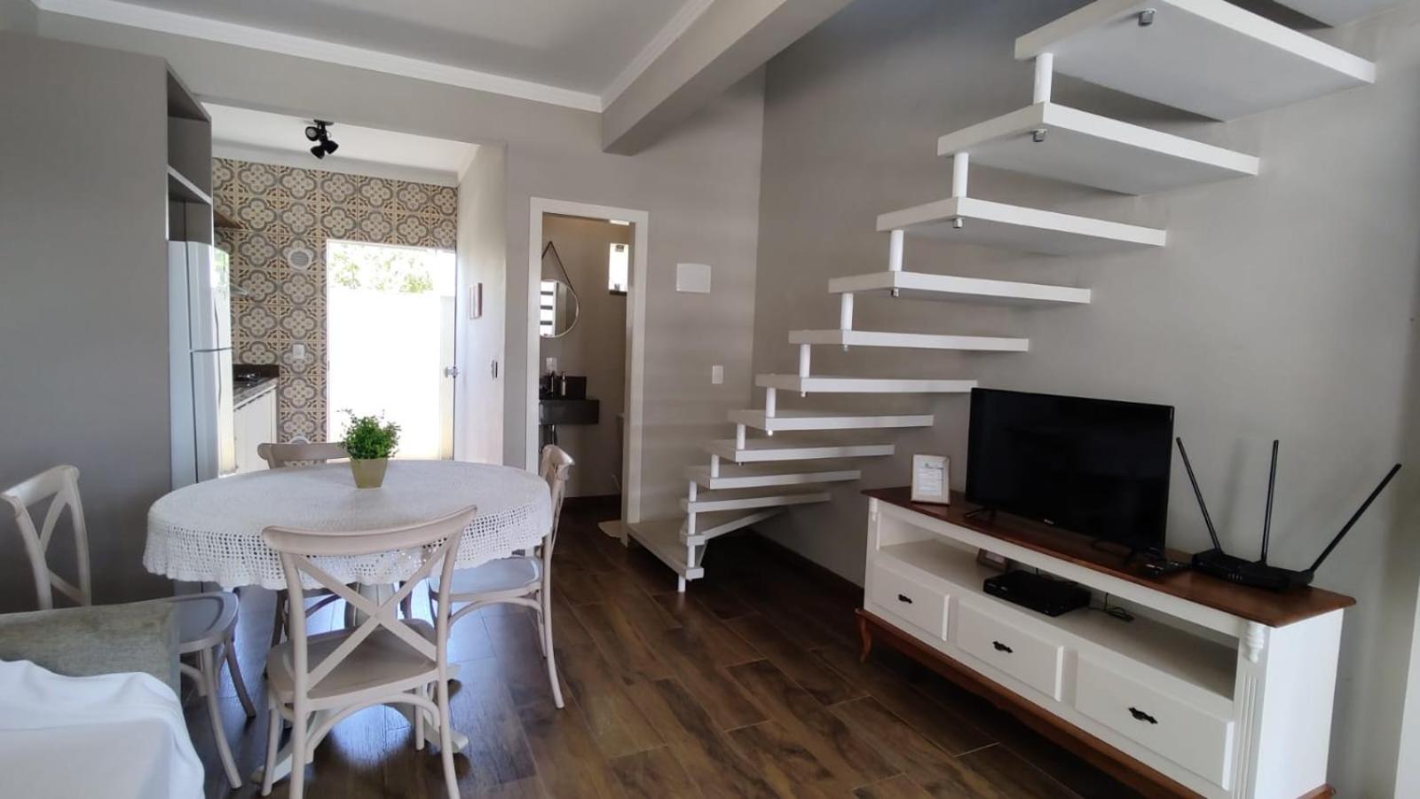 Excelente Sobrado Confortavel No Centro De Tijucas Proximo As Praias エクステリア 写真